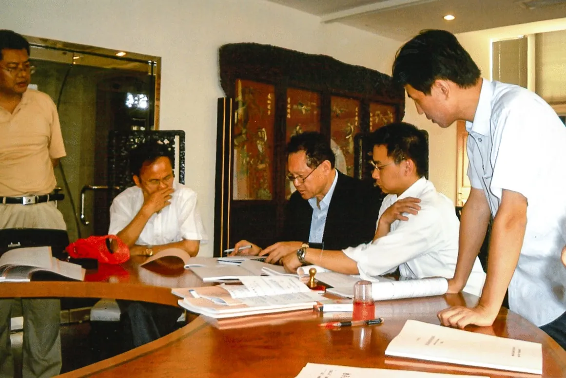 Dr. Cecil Chao discussing project details with colleagues.
