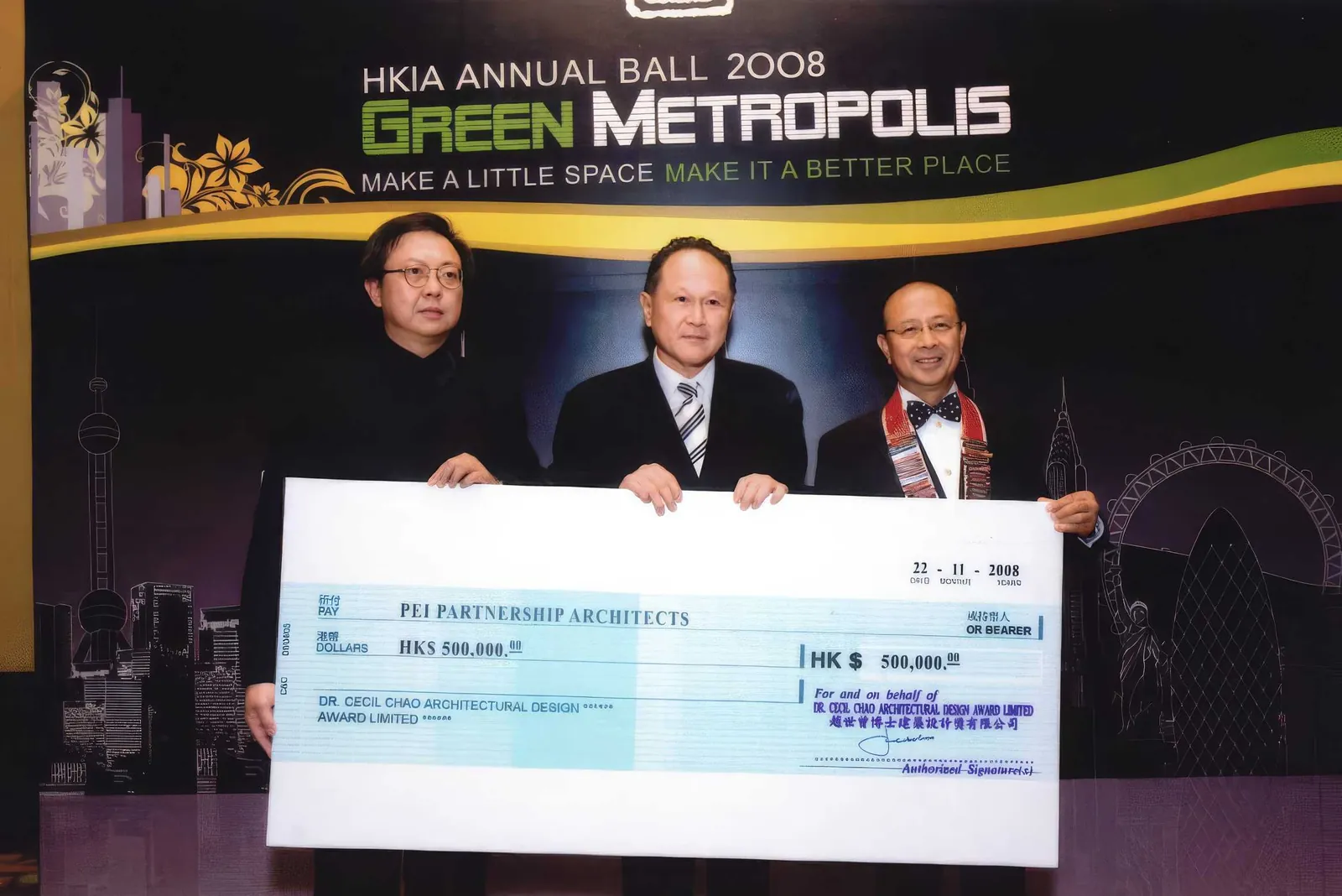 Dr. Cecil Chao presenting an award during the ceremony.