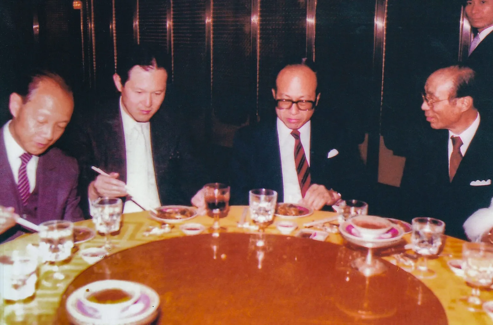 A photo of Dr. Cecil Chao with Mr. Li Ka-shing and friends.