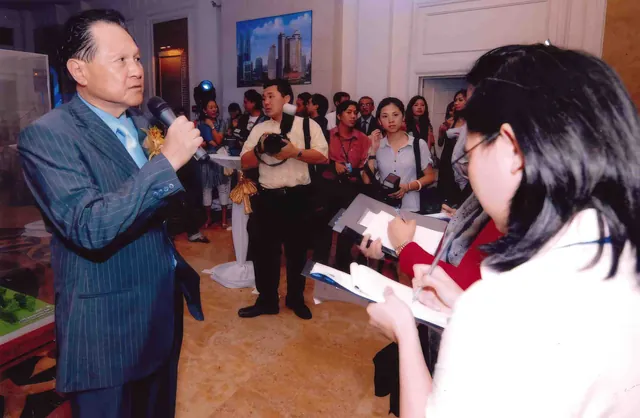 Dr. Cecil Chao introducing a new project to the media at an event.