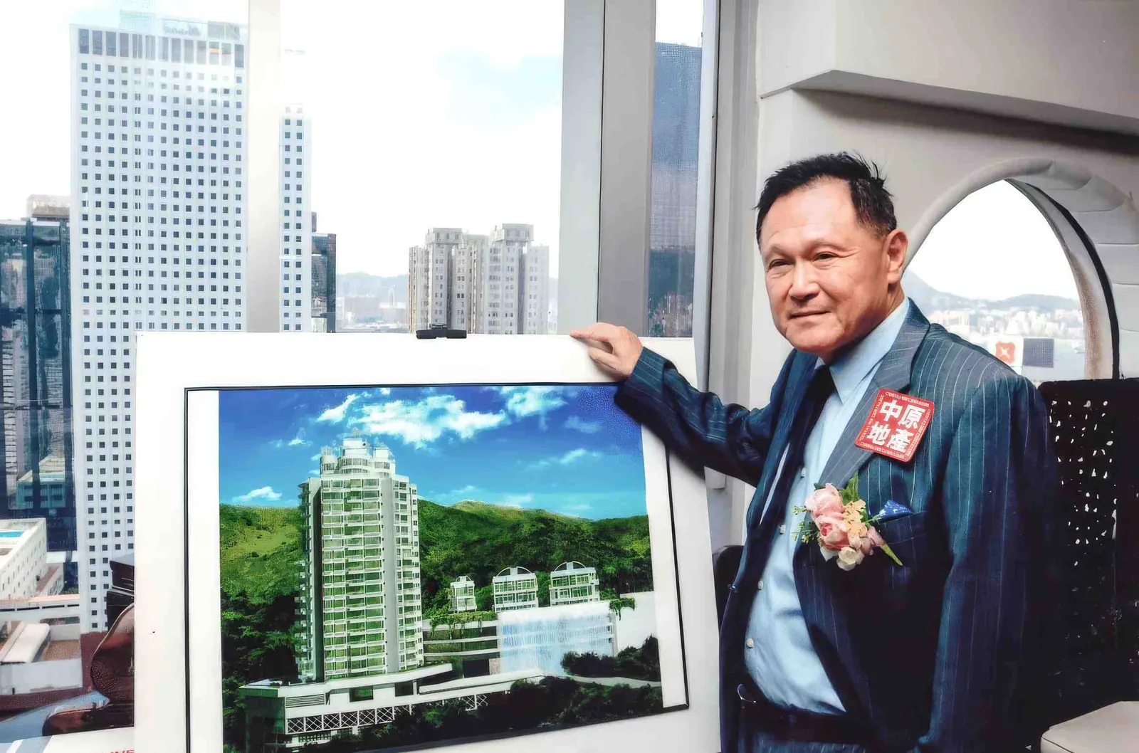 Dr. Cecil Chao presenting a photo of One Kowloon Peak at an event.