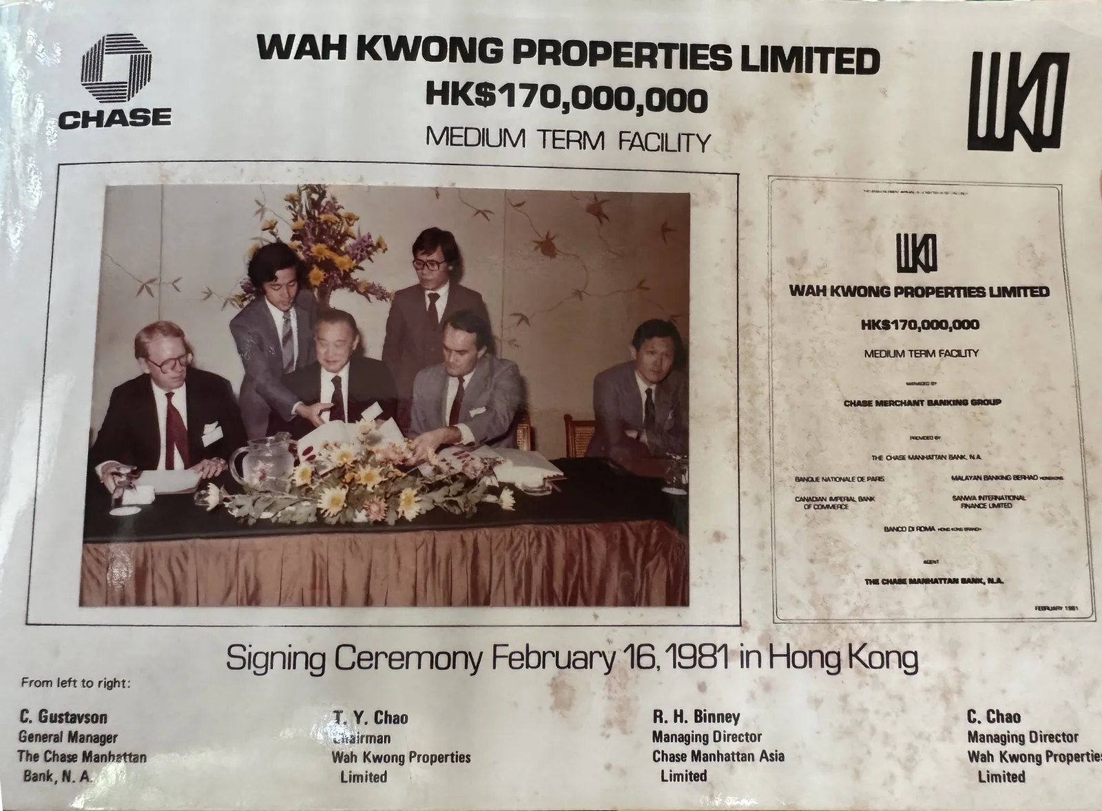华光地产一亿七千万港元中期贷款签署仪式，香港，1981年2月16日。座者左起：大通银行C. Gustavson、华光地产主席赵从衍、大通亚洲R. H. Binney及华光地产董事总经理赵世曾。